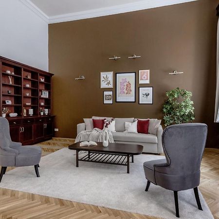 Luxe, Historic Home Near Downtown Landmarks 19Th Century Budapest Exterior foto