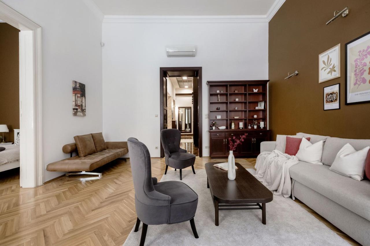 Luxe, Historic Home Near Downtown Landmarks 19Th Century Budapest Exterior foto