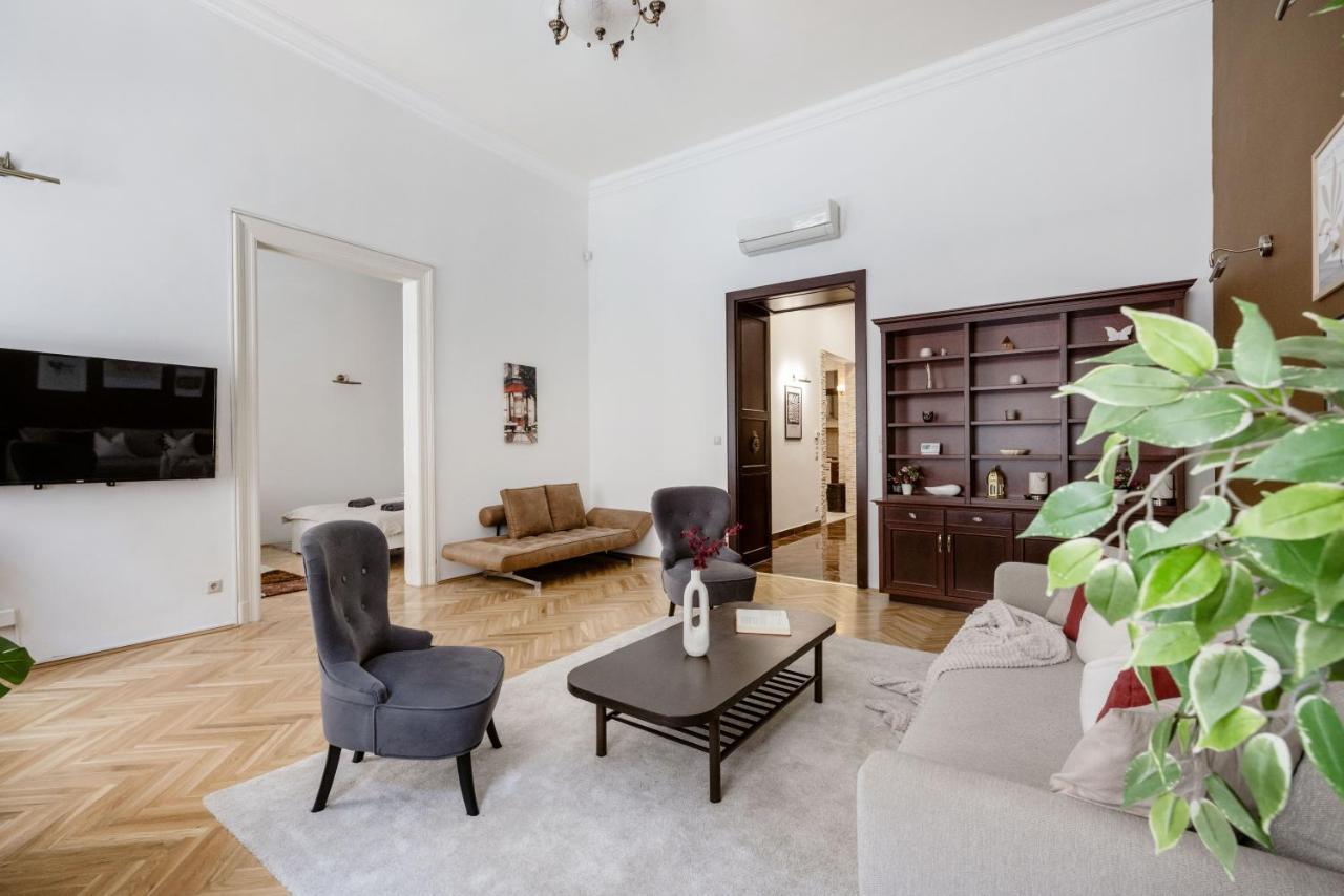 Luxe, Historic Home Near Downtown Landmarks 19Th Century Budapest Exterior foto