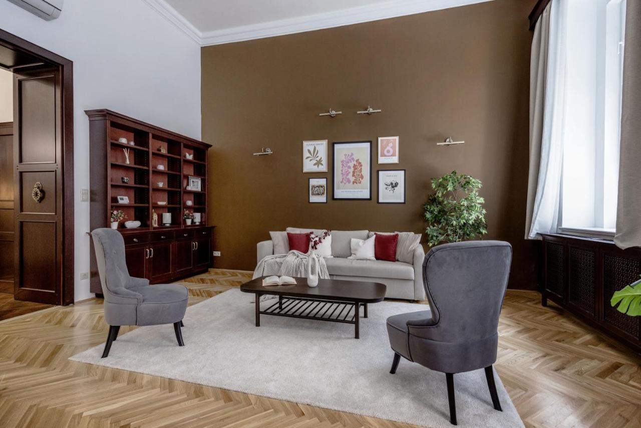 Luxe, Historic Home Near Downtown Landmarks 19Th Century Budapest Exterior foto