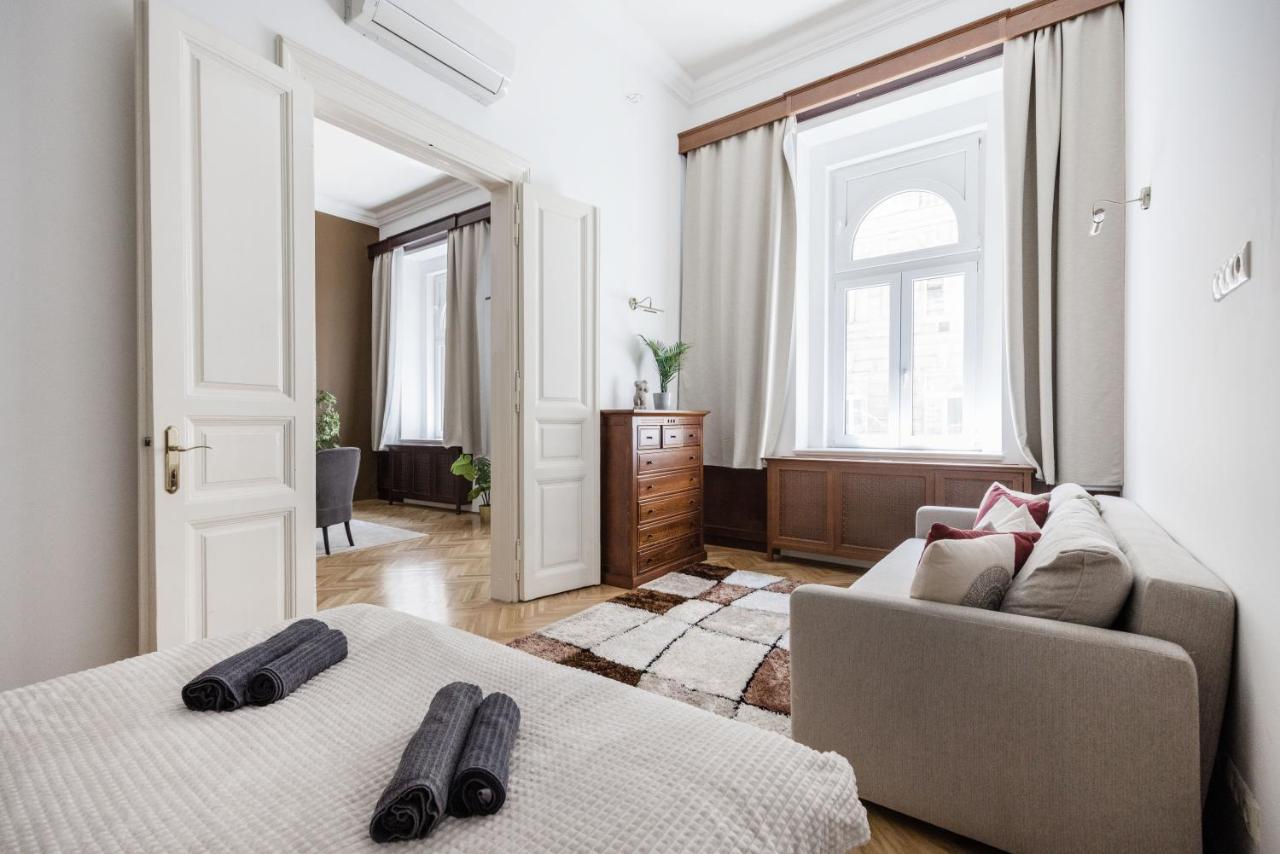 Luxe, Historic Home Near Downtown Landmarks 19Th Century Budapest Exterior foto