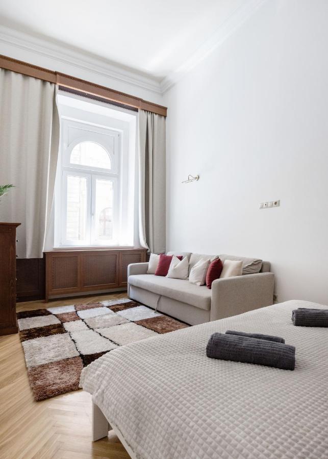 Luxe, Historic Home Near Downtown Landmarks 19Th Century Budapest Exterior foto